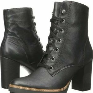 Naturalizer callie leather boots color black.